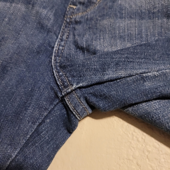 Levi's Bold Curve Cropped Jeans - Picture 4 of 16